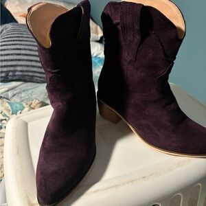 Purple boots size 8 only wore one time